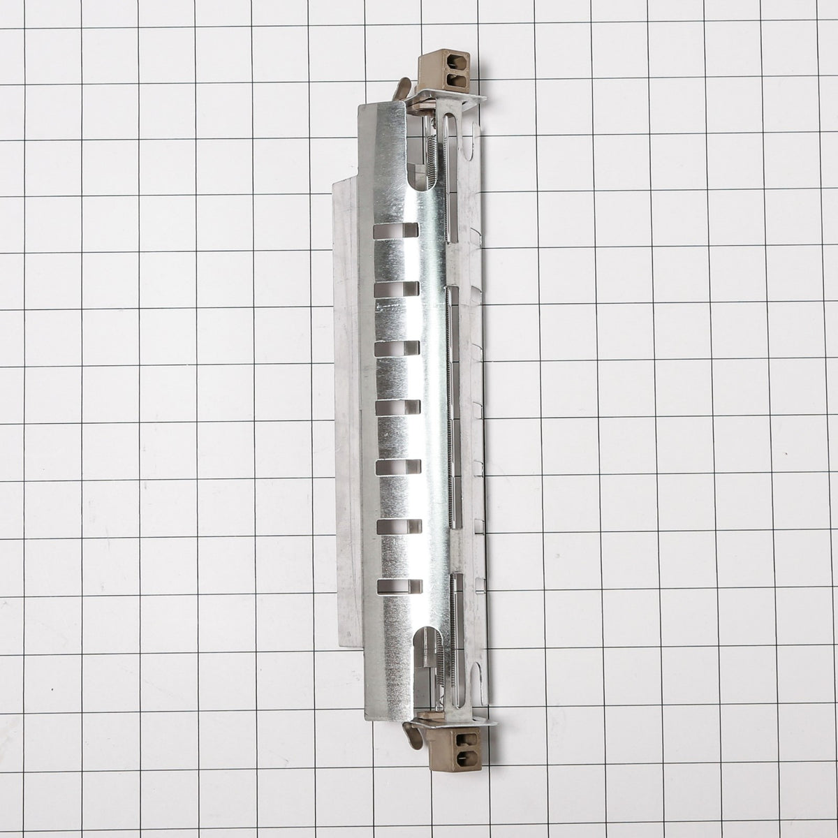 GE WR51X10055 Heater & Bracket Assembly - shown with measurements