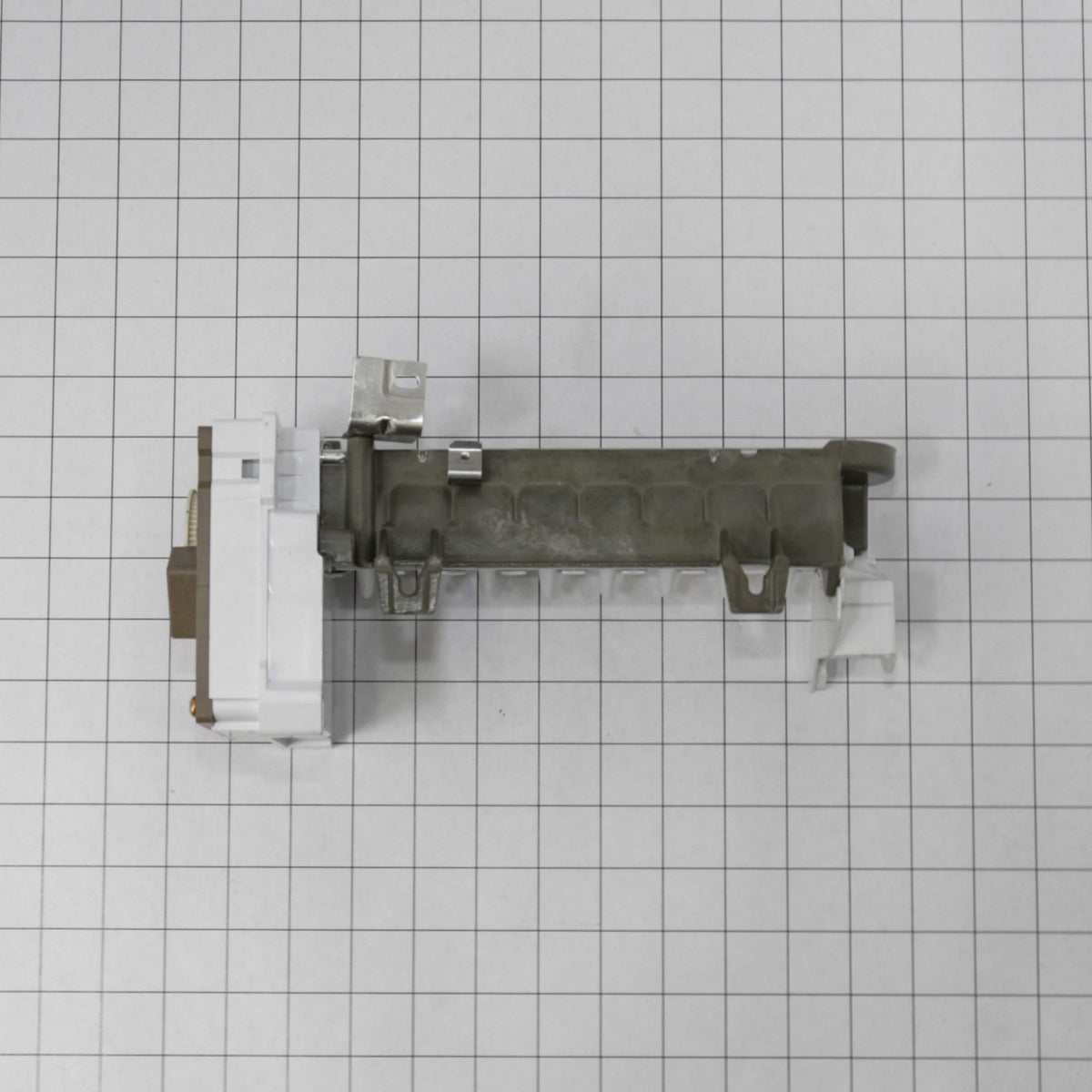Whirlpool D7824706Q Ice Maker - shown with measurements